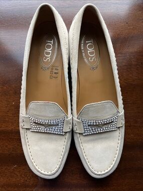 TOD’S Lane Crystal Penny Ivory Suede Loafers women’s 7 1/2 Excellent Condition